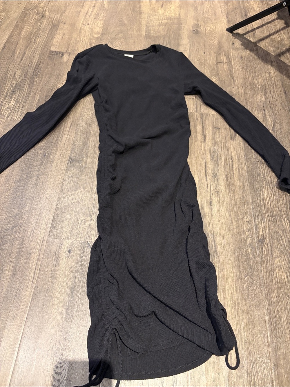 Black Long-Sleeve body con Ruched Dress